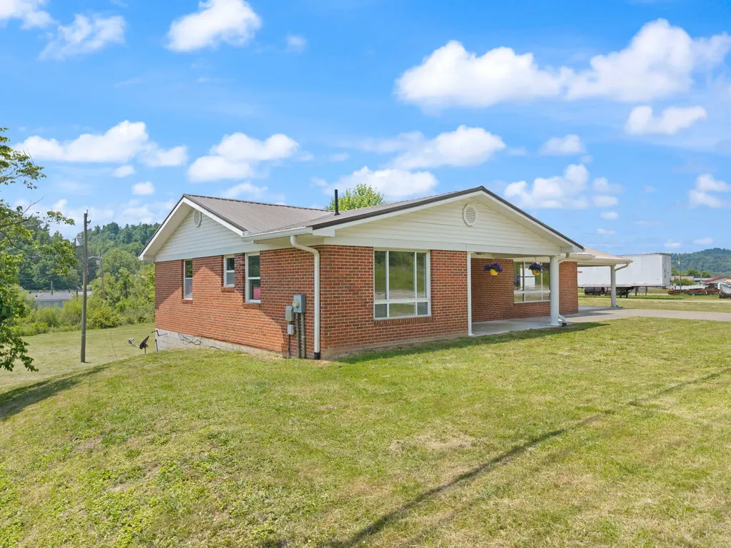 1176 Parkway Drive Salyersville KY 41465