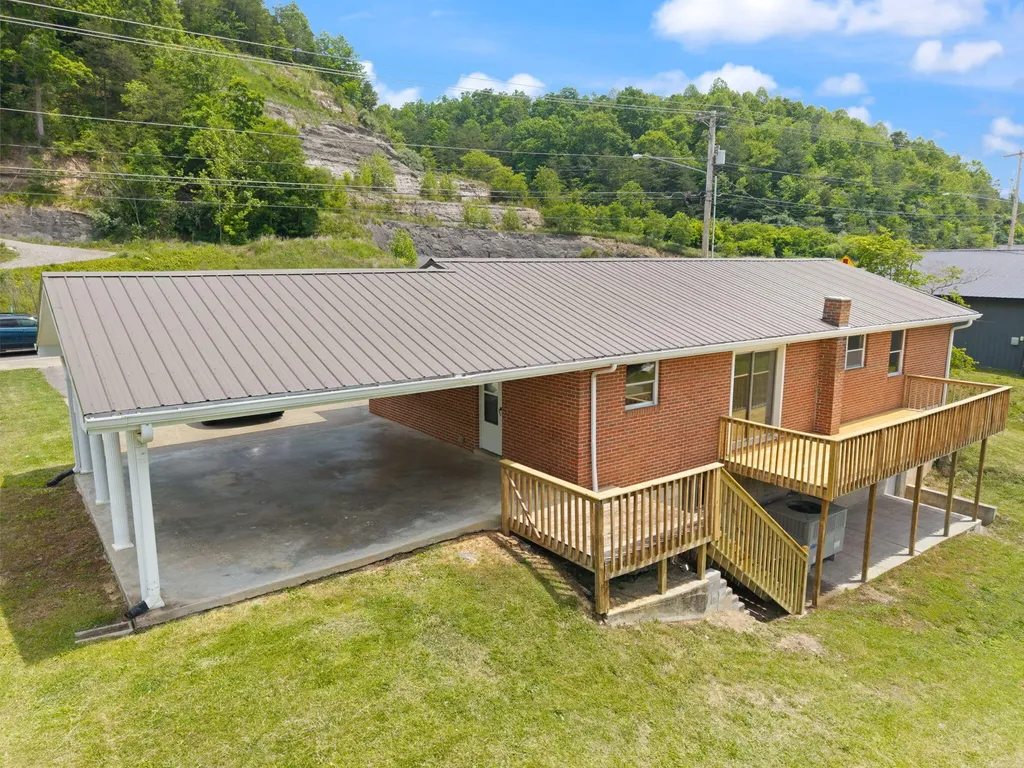 1176 Parkway Drive Salyersville KY 41465
