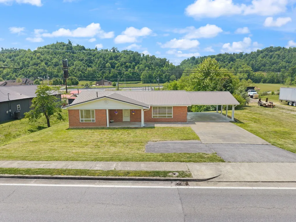 1176 Parkway Drive Salyersville KY 41465