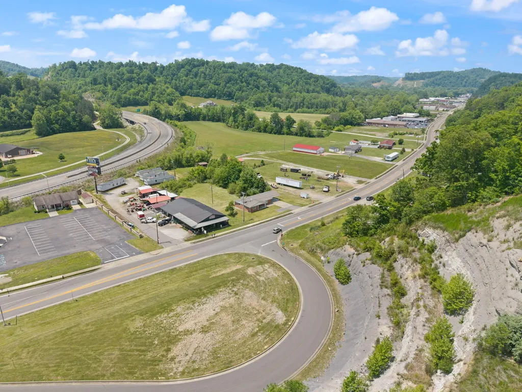 1176 Parkway Drive Salyersville KY 41465