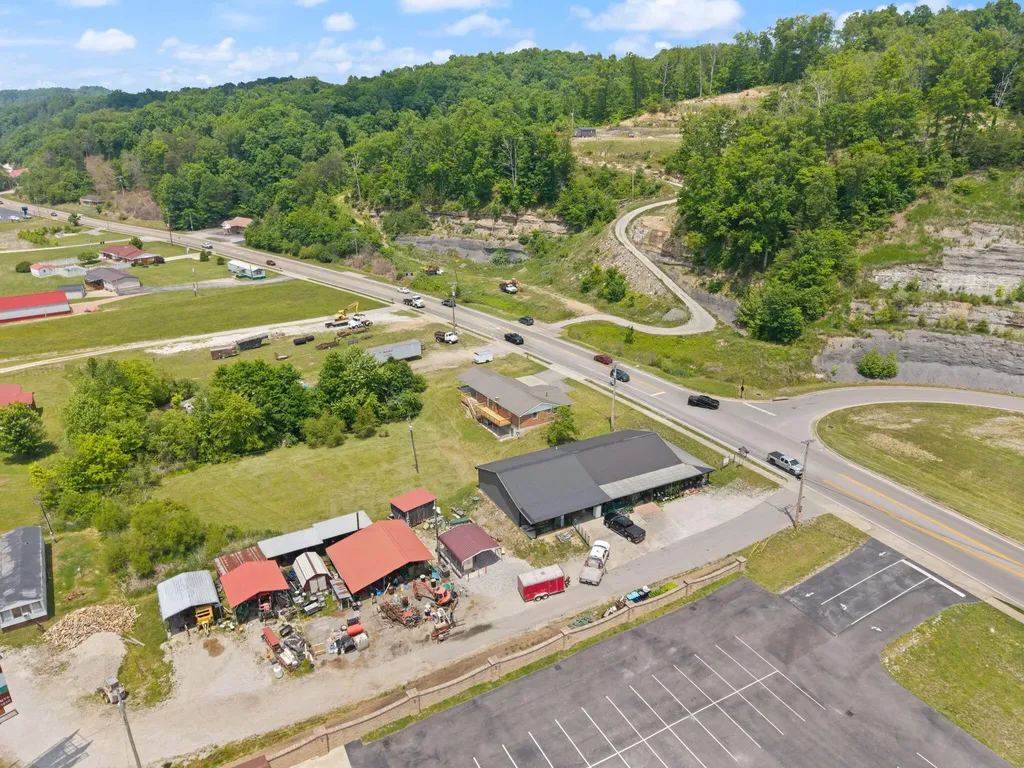 1176 Parkway Drive Salyersville KY 41465