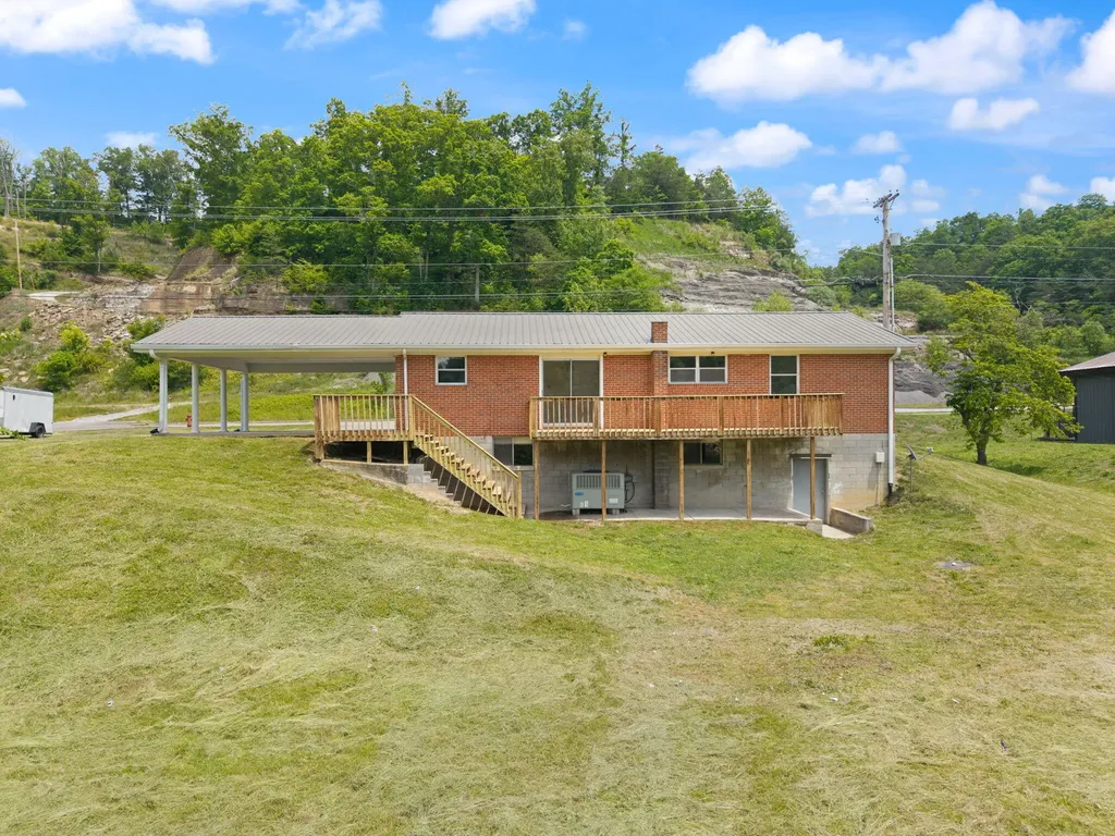 1176 Parkway Drive Salyersville KY 41465