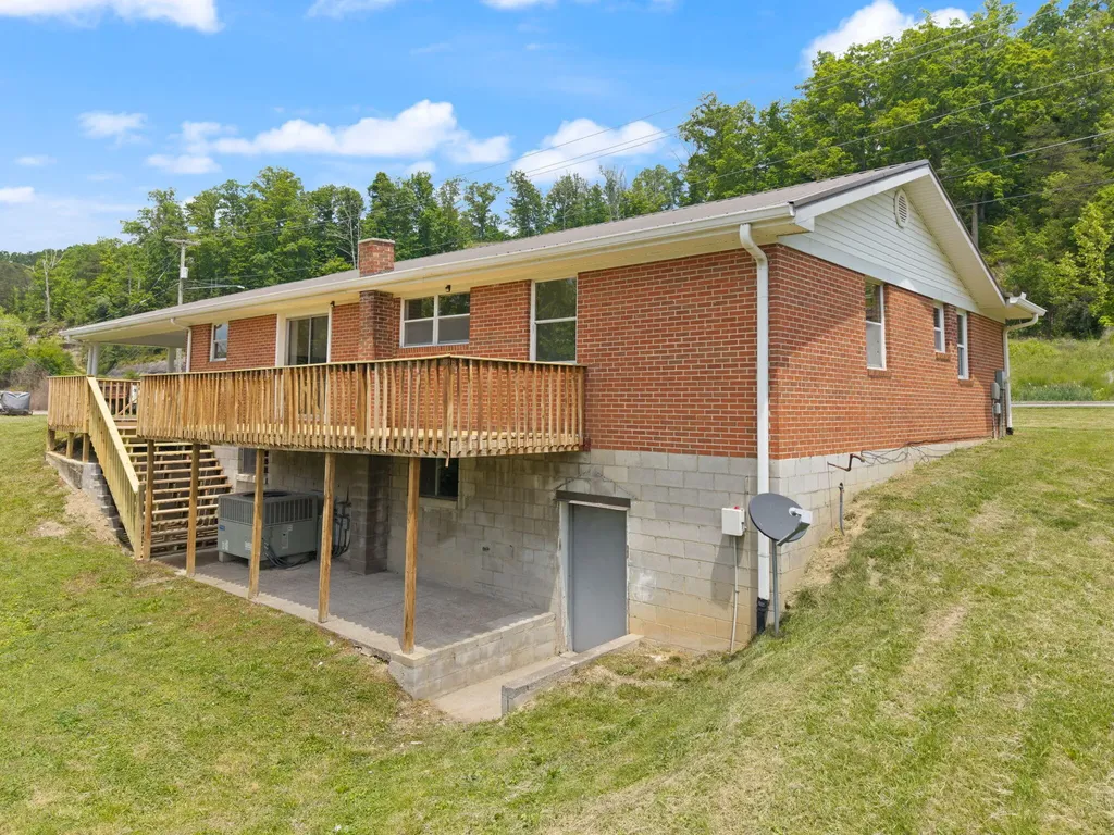 1176 Parkway Drive Salyersville KY 41465