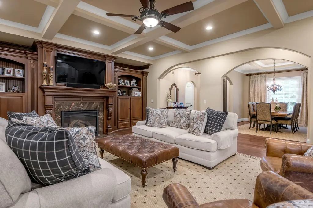 2928 Bobwhite Trail Lexington KY 40509