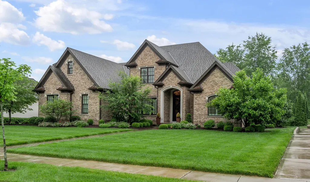 2928 Bobwhite Trail Lexington KY 40509