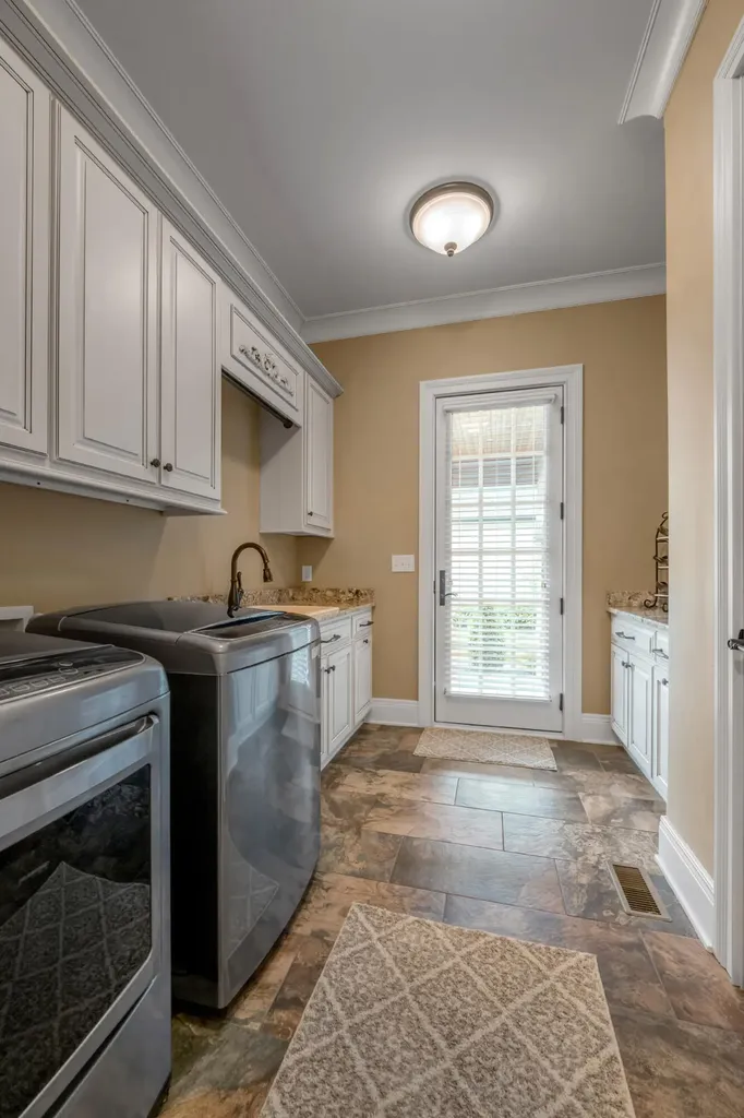 2928 Bobwhite Trail Lexington KY 40509