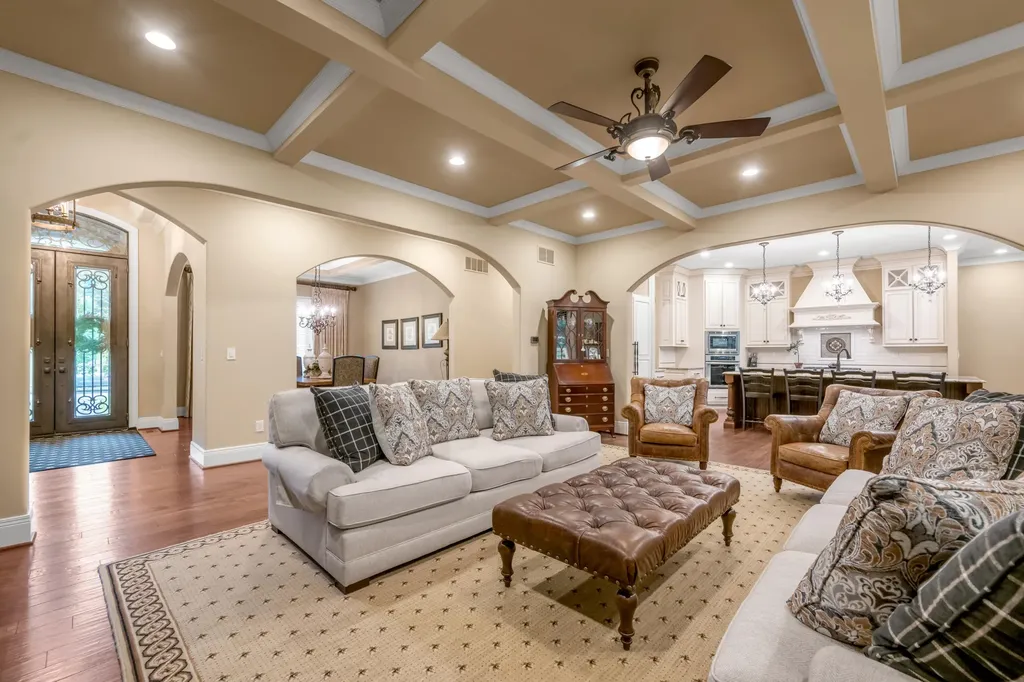 2928 Bobwhite Trail Lexington KY 40509