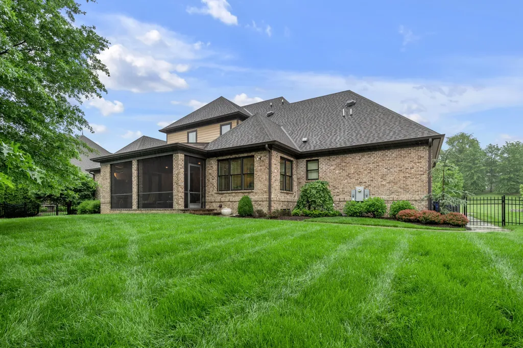 2928 Bobwhite Trail Lexington KY 40509