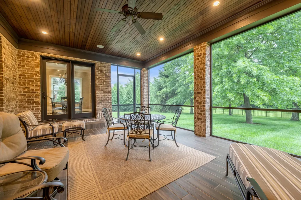 2928 Bobwhite Trail Lexington KY 40509