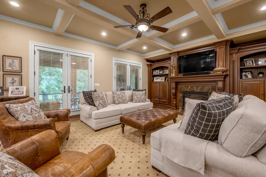 2928 Bobwhite Trail Lexington KY 40509