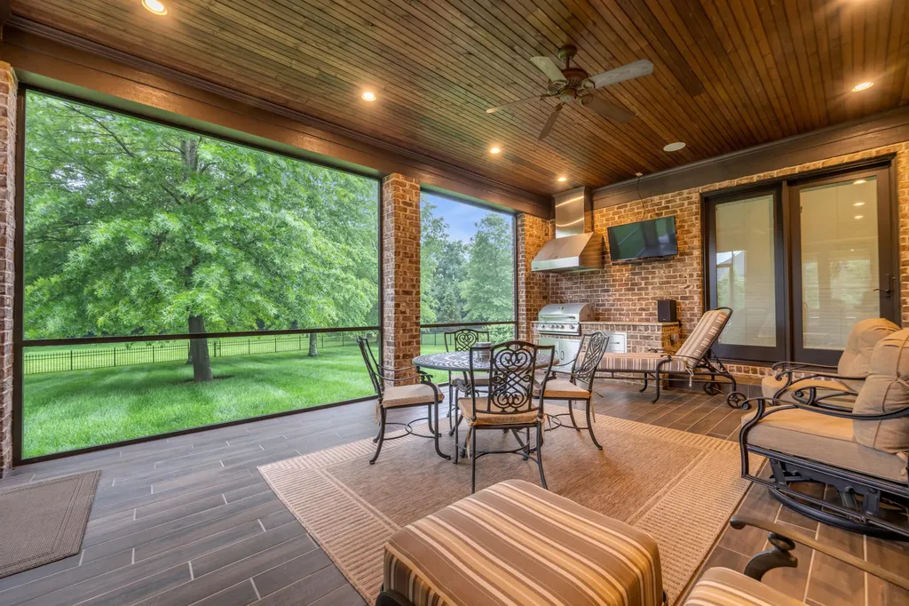 2928 Bobwhite Trail Lexington KY 40509
