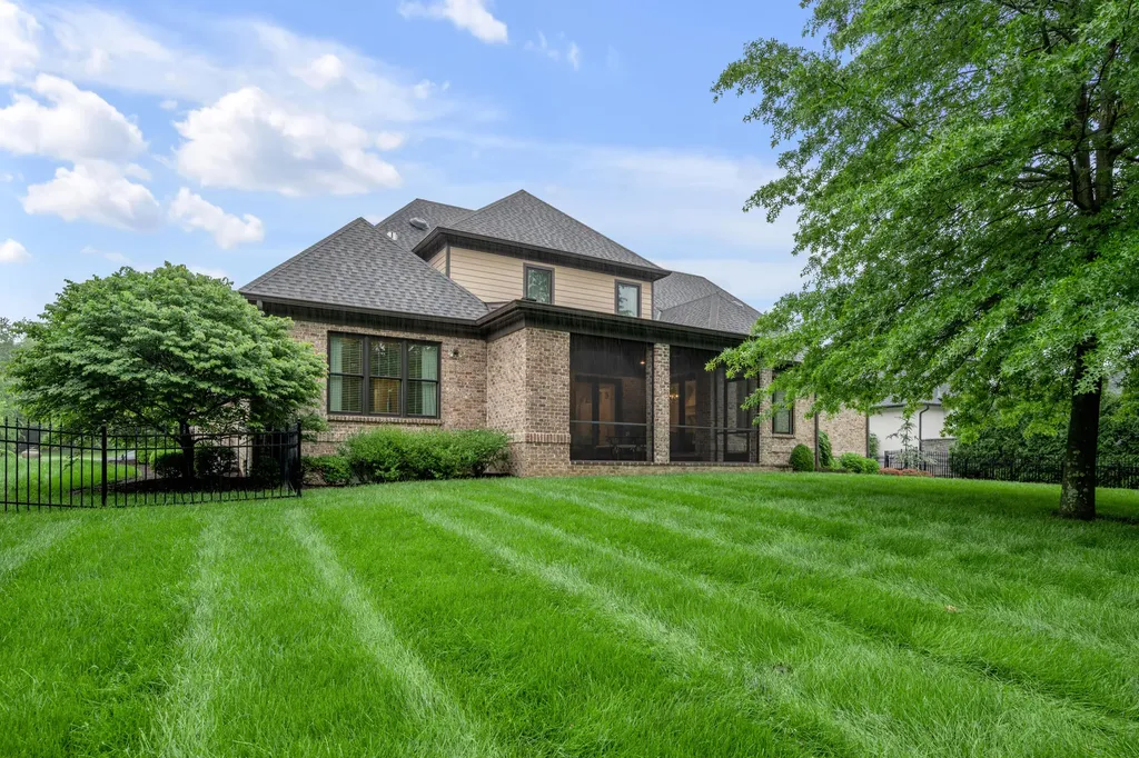 2928 Bobwhite Trail Lexington KY 40509