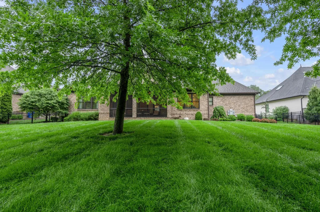 2928 Bobwhite Trail Lexington KY 40509