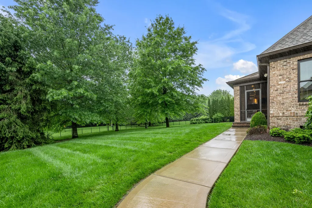2928 Bobwhite Trail Lexington KY 40509