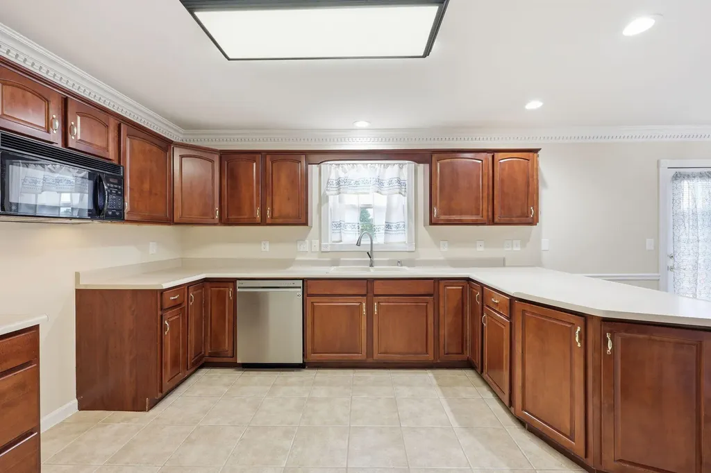 1049 Heathcliff Drive Richmond KY 40475