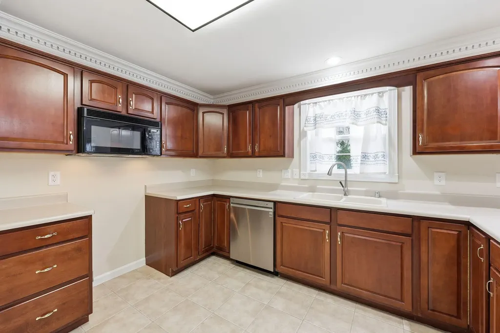 1049 Heathcliff Drive Richmond KY 40475