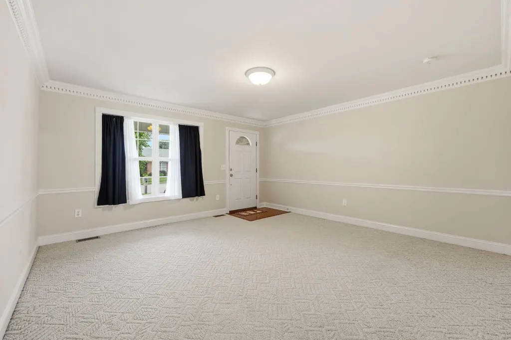 1049 Heathcliff Drive Richmond KY 40475