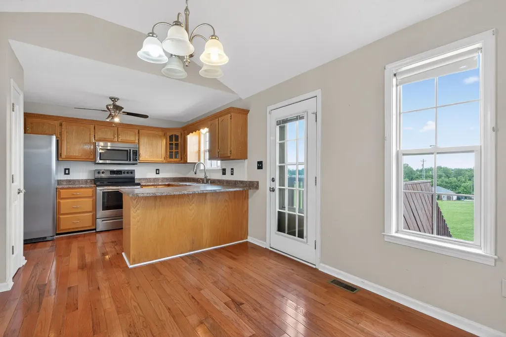 1084 Breezy Lane Berea KY 40403