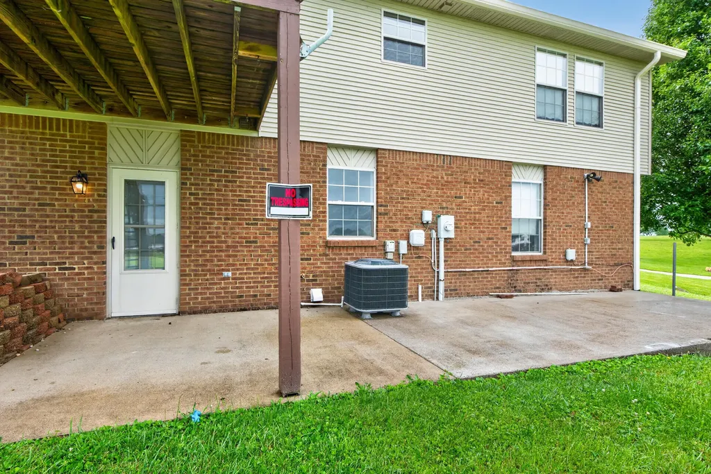 1084 Breezy Lane Berea KY 40403