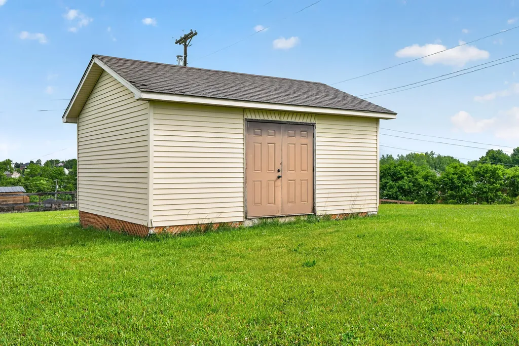 1084 Breezy Lane Berea KY 40403