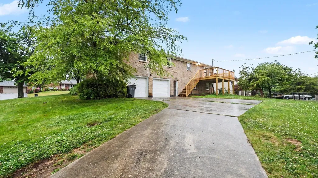 1817 Barwick Drive Lexington KY 40505