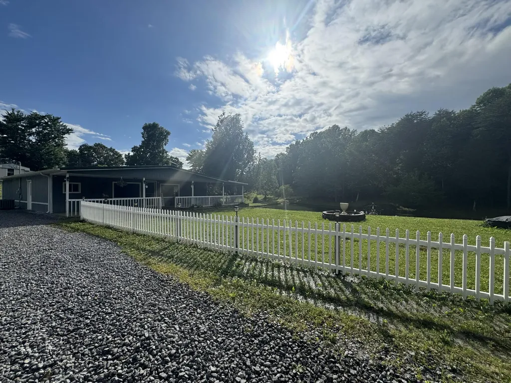 527 Gentry Mill Road Columbia KY 42728