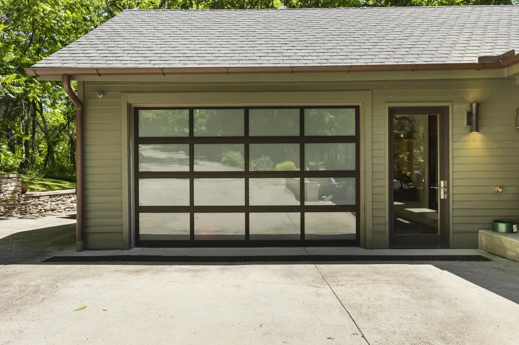 8039 Old Richmond Road Lexington KY 40515