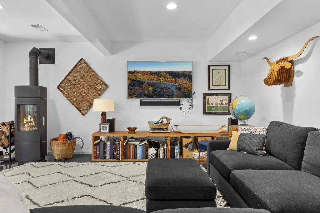 8039 Old Richmond Road Lexington KY 40515