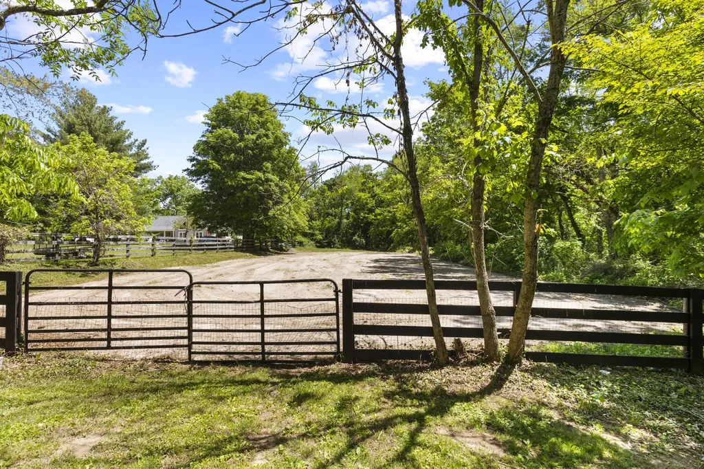 8039 Old Richmond Road Lexington KY 40515