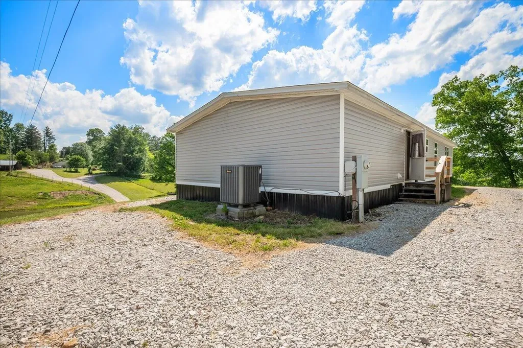 136 Sonic Drive Keavy KY 40737