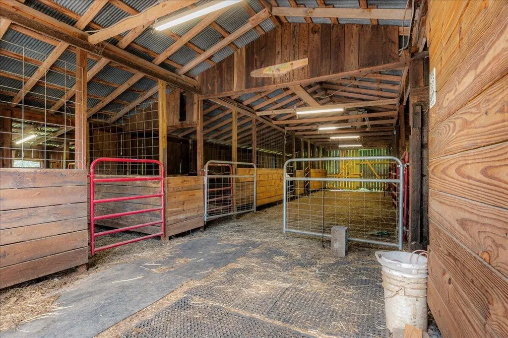 136 Sonic Drive Keavy KY 40737