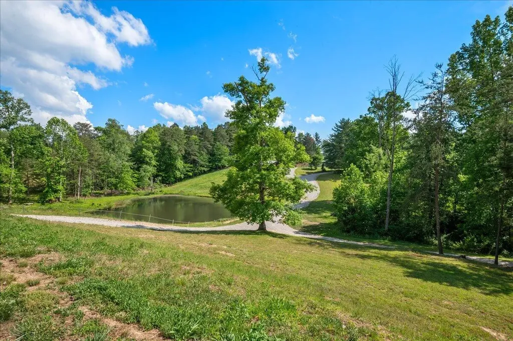 136 Sonic Drive Keavy KY 40737