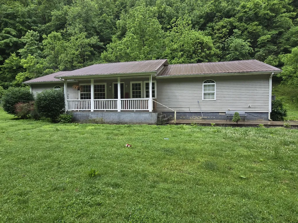1698 Dry Creek Road Topmost KY 41862