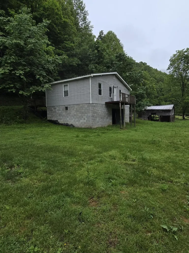 1698 Dry Creek Road Topmost KY 41862
