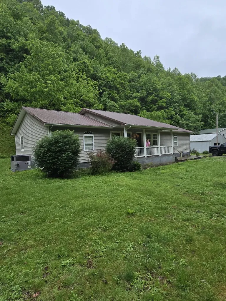 1698 Dry Creek Road Topmost KY 41862