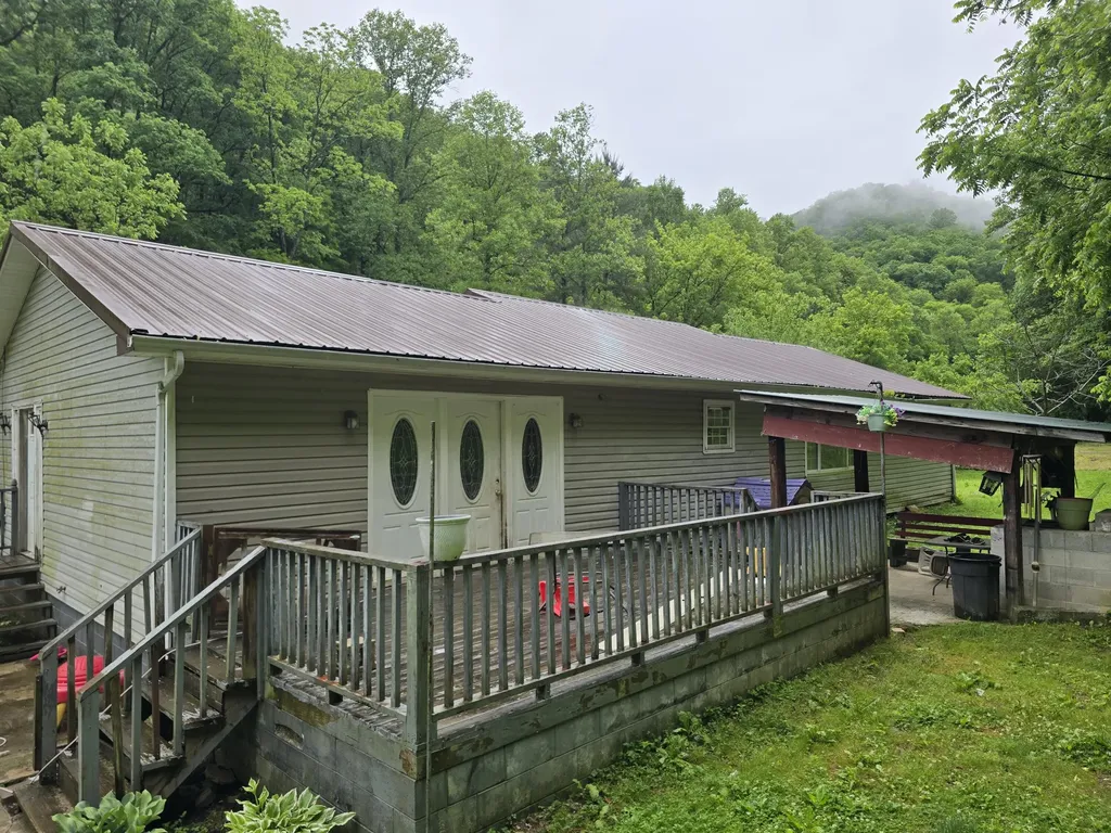 1698 Dry Creek Road Topmost KY 41862