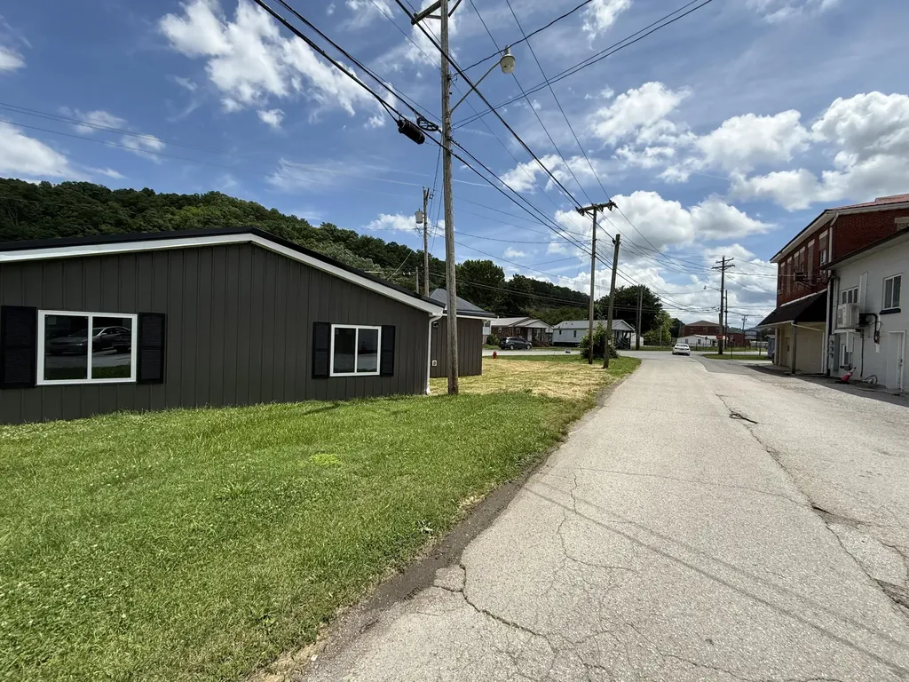 161 S Allison Avenue Barbourville KY 40906