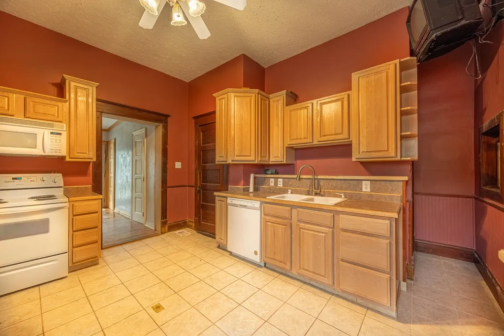 1515 Main Street Paris KY 40361