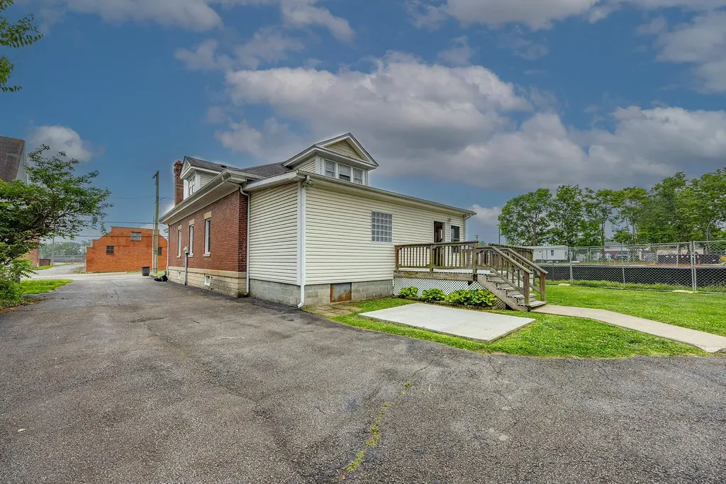 1515 Main Street Paris KY 40361
