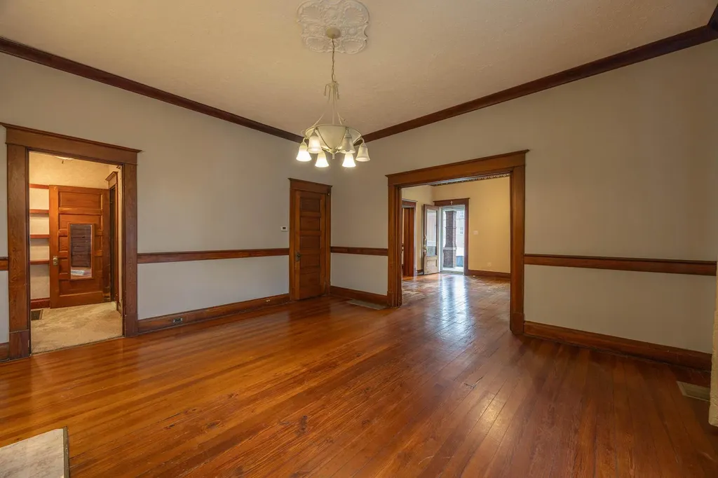 1515 Main Street Paris KY 40361