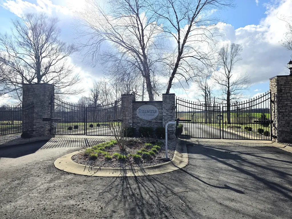 214 Stillwater Boulevard Russell Springs KY 42642