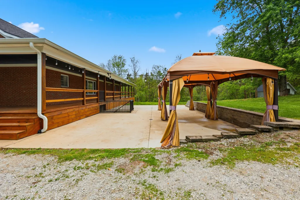 1380 Rice Road Lawrenceburg KY 40342