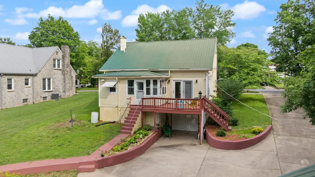 203 Wall Street Columbia KY 42728
