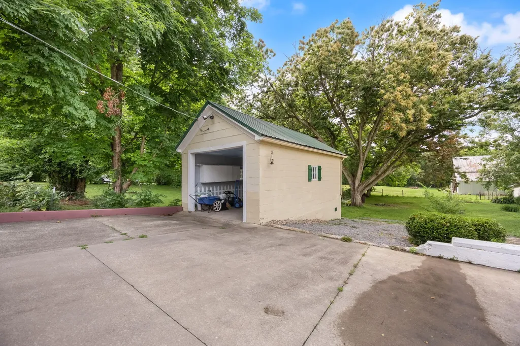 203 Wall Street Columbia KY 42728