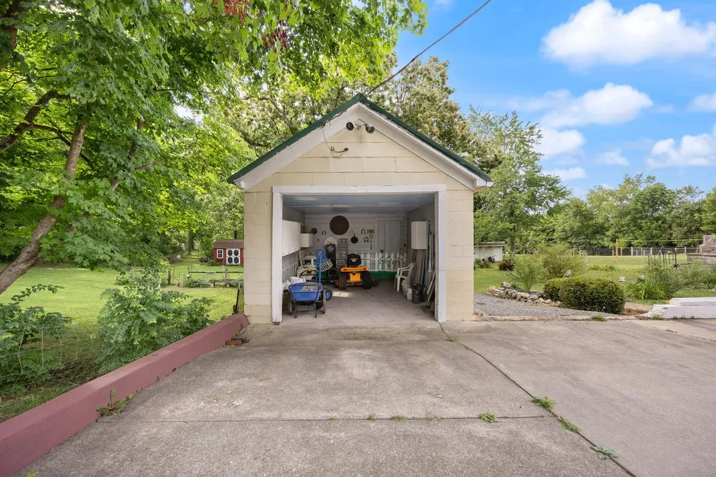 203 Wall Street Columbia KY 42728