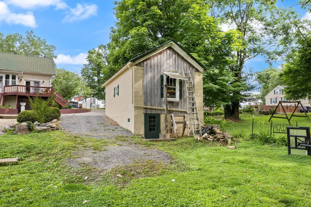 203 Wall Street Columbia KY 42728