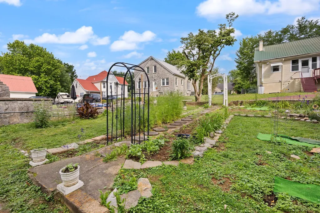 203 Wall Street Columbia KY 42728