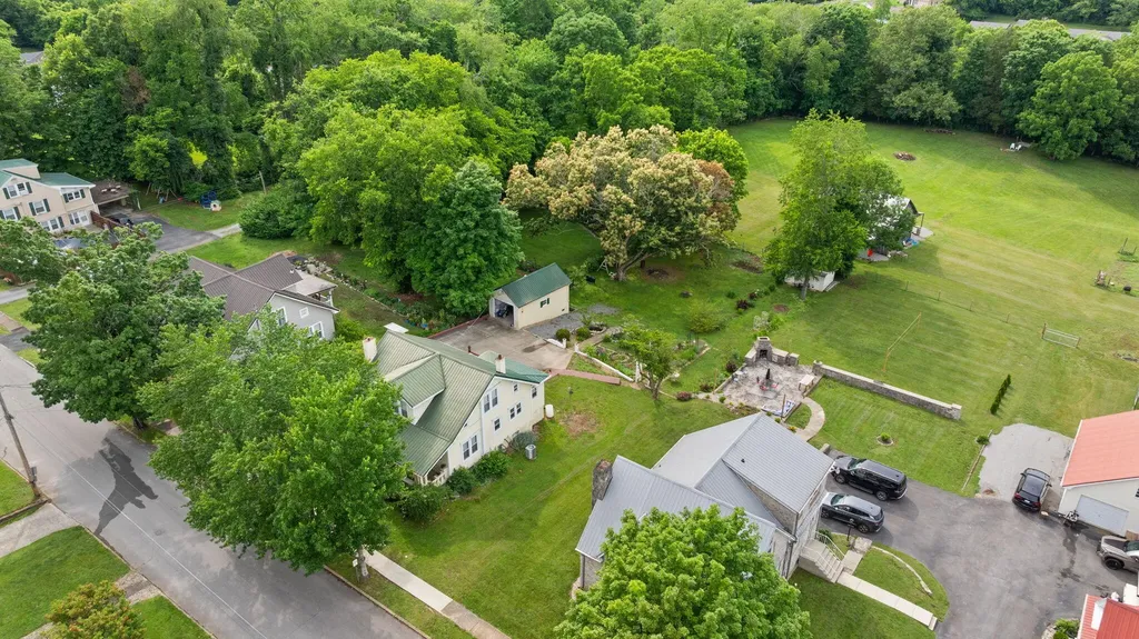 203 Wall Street Columbia KY 42728