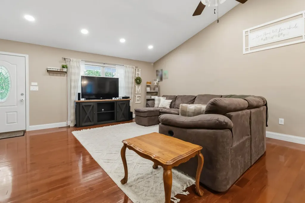 953 Lily Road London KY 40744