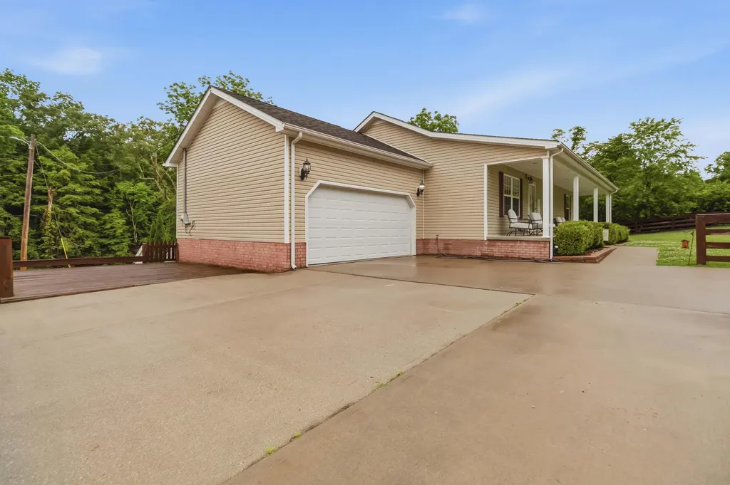 953 Lily Road London KY 40744